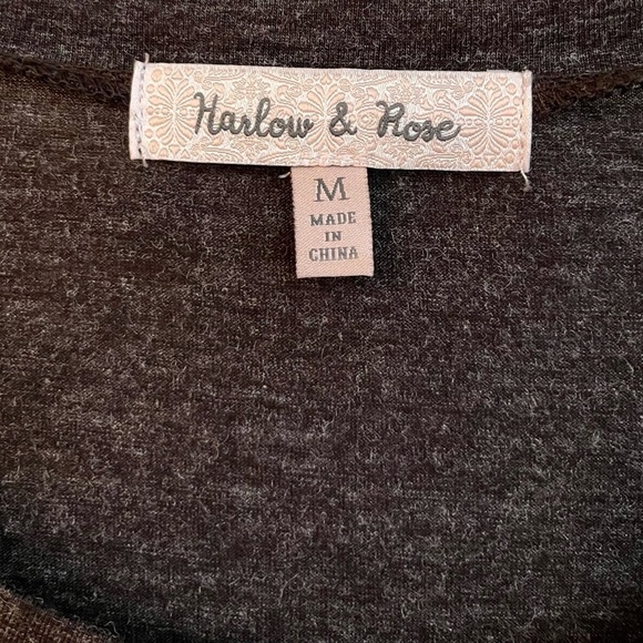 HARLOW & ROSE, GREY, LONG SLEEVE TOP WITH EMBROIDERED PUFF SLEEVES. SIZE M. - Picture 3 of 5